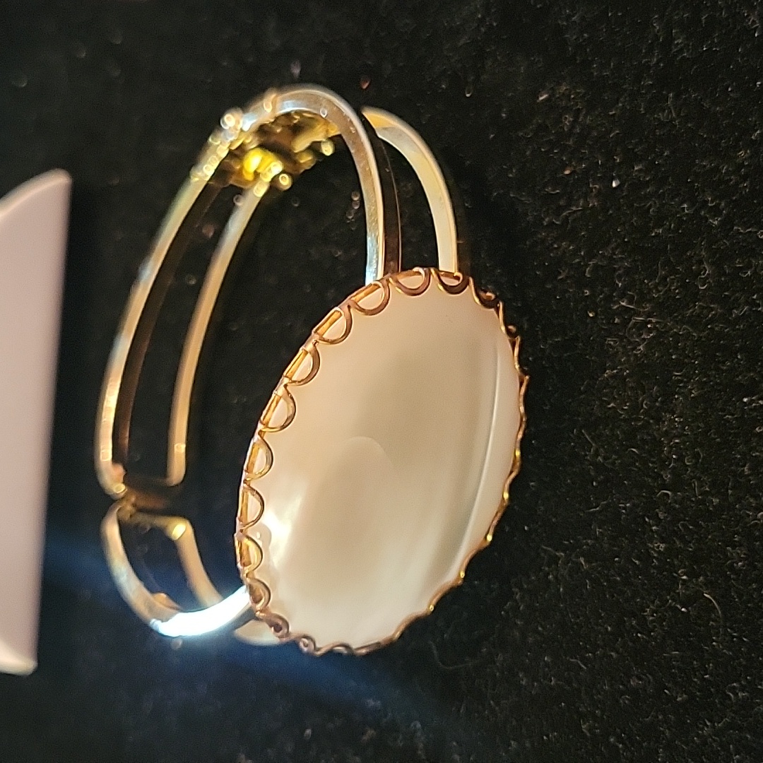 Bangle Bracelet With Shell